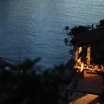 Sea Side House For Two In A Wilderness *