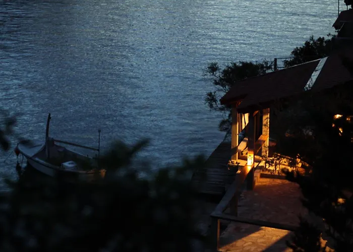 Sea Side House For Two In A Wilderness *