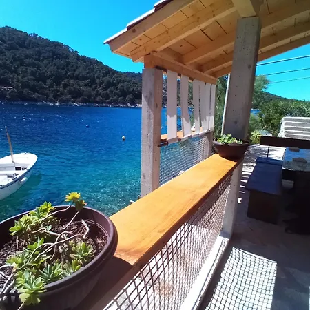 Sea Side House For Two In A Wilderness Semesterbostad Vis