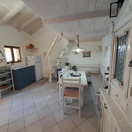 Sea Side House For Two In A Wilderness *