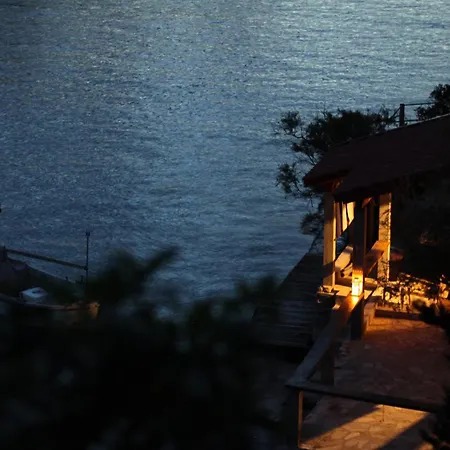 Sea Side House For Two In A Wilderness *
