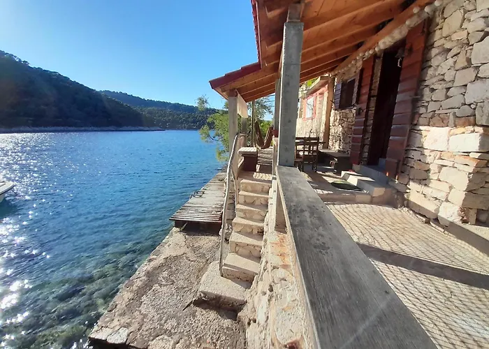 Sea Side House For Two In A Wilderness Vis